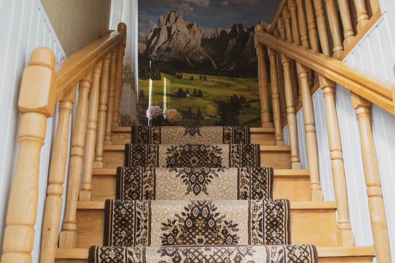 Guest House Kavtarashvili 38 カズベギ エクステリア 写真